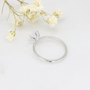 Viola Solitaire Ring | Platinum