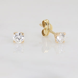 Silvana Round Earrings In Yellow Gold